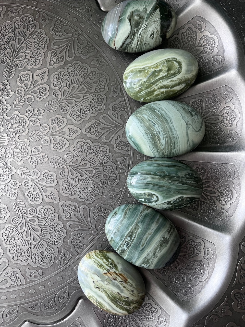 Serpentine Palm Stone - Picture 2 of 3